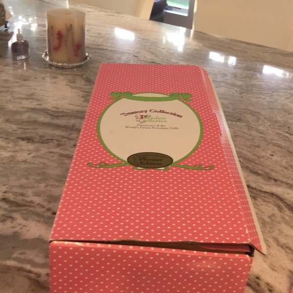 Paradise Galleries Snow White A premier Edition - Picture 6 of 8